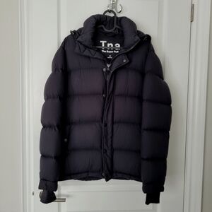 Aritzia TNA Original (1st edition) Super Puff (old logo)